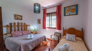 4 bedrooms, iron/ironing board, travel crib, WiFi - Santa Catalina Villamartín by Ruralidays (Cádiz)