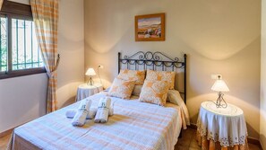 6 Schlafzimmer, Bügeleisen/Bügelbrett, Reisekinderbett, WLAN
