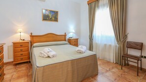 9 habitaciones, tabla de planchar con plancha y cuna de viaje 