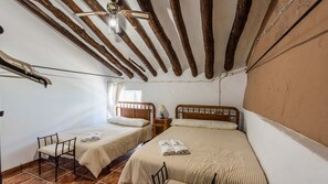 11 chambres, fer et planche à repasser, lit parapluie, Wi-Fi