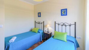 4 Schlafzimmer, Bügeleisen/Bügelbrett, Reisekinderbett, WLAN