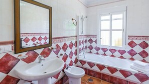 Bathtub - Casa Quintero 4 dorm Conil de la Frontera by Ruralidays (Cádiz)