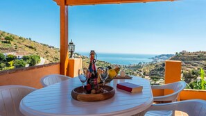 Outdoor dining - Gonzalez Almuñécar by Ruralidays (Granada)