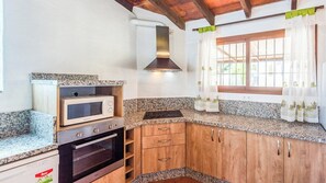 Kjøleskap, mikrobølgeovn, ovn og oppvaskmaskin