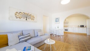 Televisión y chimenea 