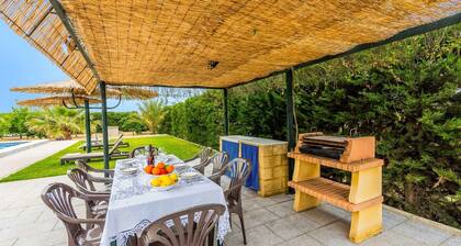 Lomamökki aidatussa kiinteistössä chill-out-alueella lähellä Sevillaa