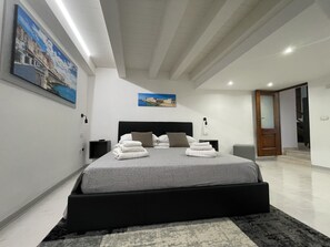 2 bedrooms, iron/ironing board, WiFi, bed sheets - Maniace Apartment (Siracusa)