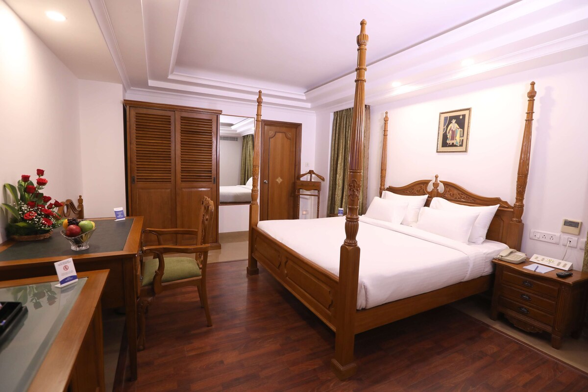 Premium Suite, 1 Double Bed | Egyptian cotton sheets, premium bedding, minibar, in-room safe