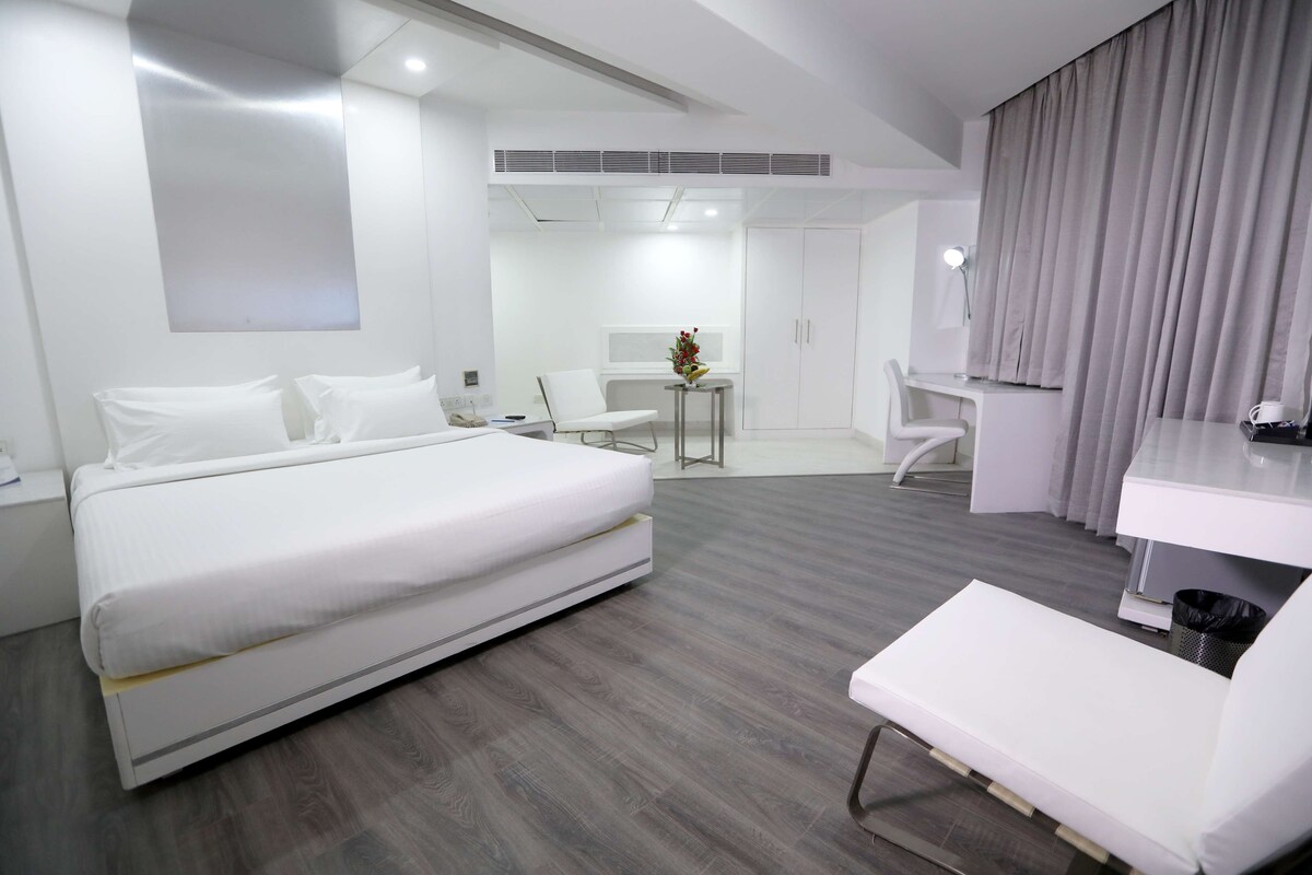 Club Room, 1 Double Bed | Egyptian cotton sheets, premium bedding, minibar, in-room safe