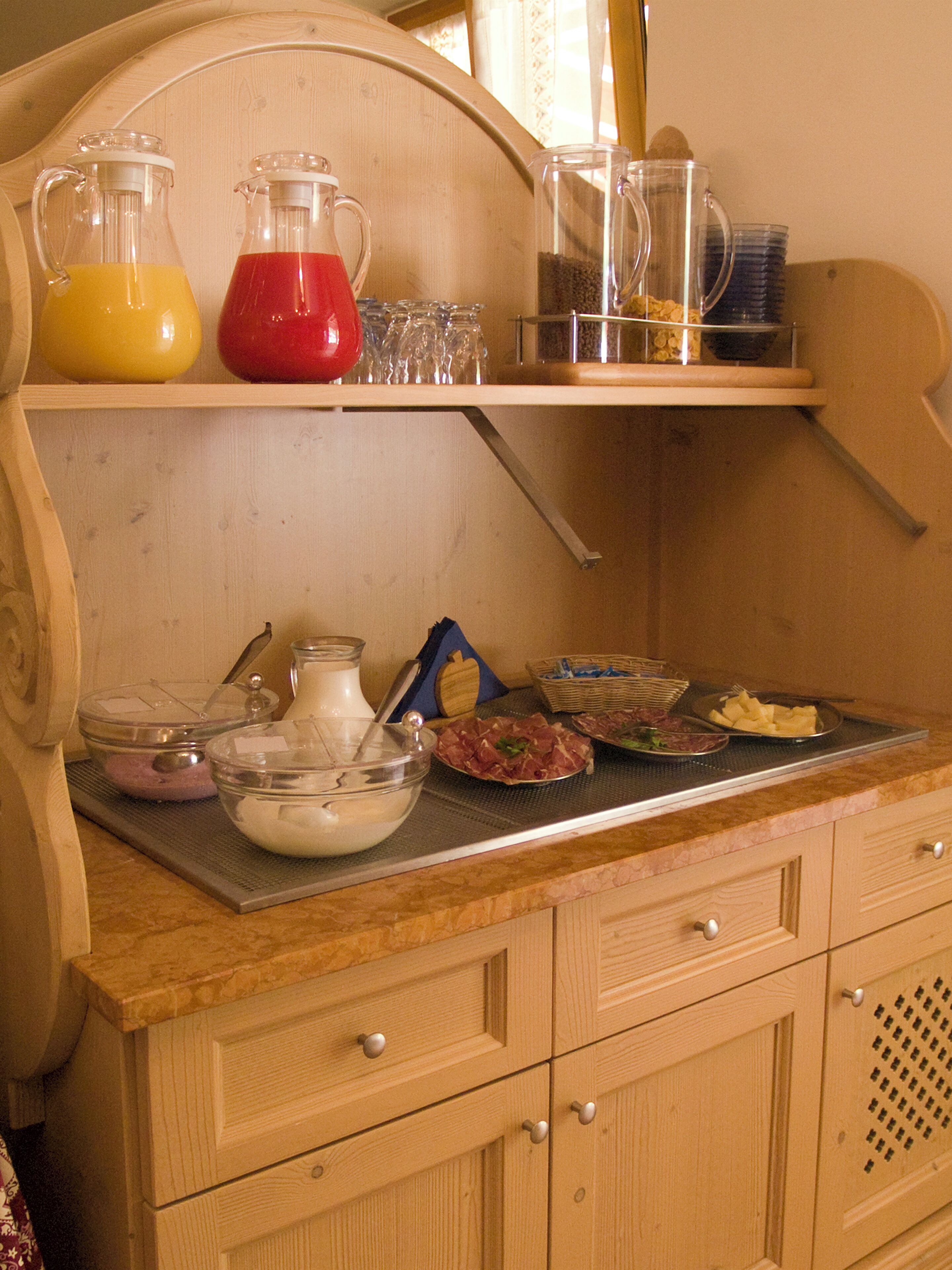 Sudah termasuk sarapan ala kontinental setiap hari