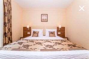Deluxe Double Room, Sea View (2) | Rollaway beds, free WiFi, bed sheets