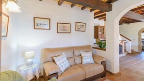 TV, fireplace - Casa Guajar Monda by Ruralidays (Málaga)