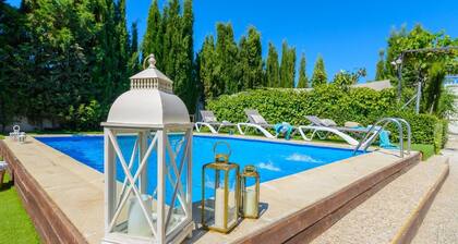 Viihtyisä koti, jolla on runsaasti ulkomuotoa lähellä Granadaa