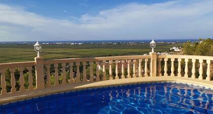 Traumhaftes Ferienhaus mit Privatpool und Panoramablick, WIFI, Klimaanlage