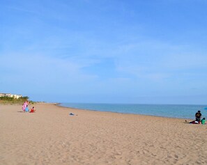 Plage à proximité, chaises longues