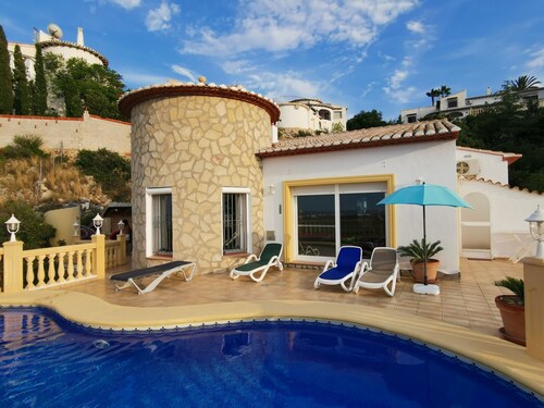Fantastic holiday home with private pool and panoramic view, WIFI, air conditioning