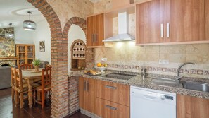 Fridge, microwave, oven, stovetop - Herrero El Borge by Ruralidays (Málaga)