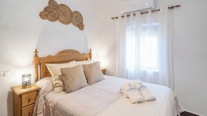 4 slaapkamers, een strijkplank/strijkijzer, reisbedje, wifi