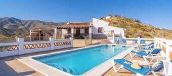 Herrero El Borge by Ruralidays