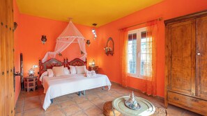 4 habitaciones, tabla de planchar con plancha, cuna de viaje y wifi 