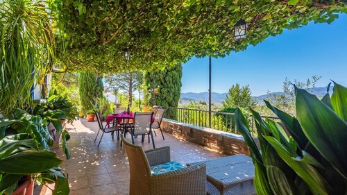 Mulera Alozaina by Ruralidays