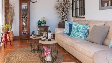 TV, fireplace, DVD player, ping pong