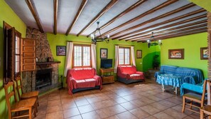 TV, fireplace - Levante Almáchar by Ruralidays (Málaga)