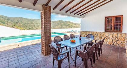 Levante Almáchar by Ruralidays