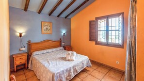 8 bedrooms, iron/ironing board, travel crib, WiFi - Levante Almáchar by Ruralidays (Málaga)