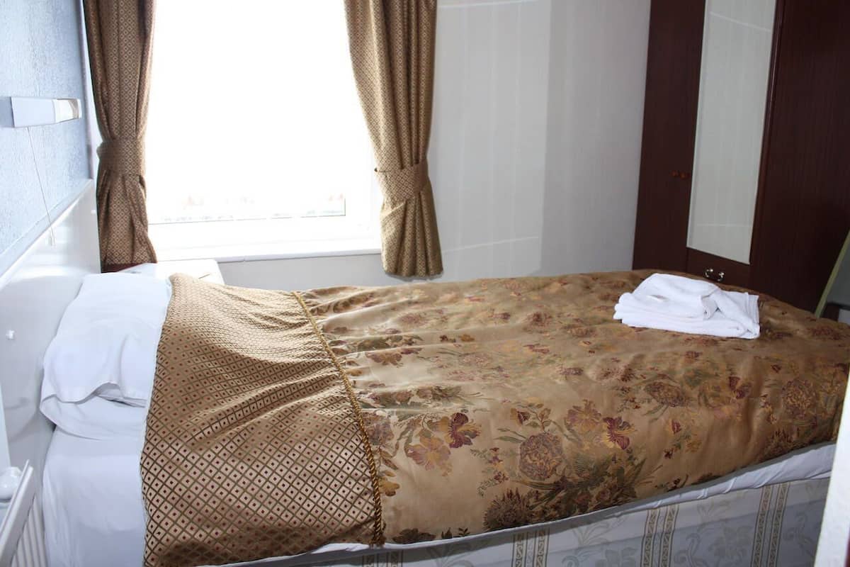 Single Room | Individually decorated, individually furnished, free WiFi, bed sheets