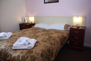 Habitación | Decoración individual, mobiliario individual, wifi gratis y ropa de cama