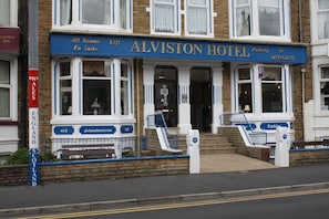 Exterior detail - Alviston Hotel (Blackpool)