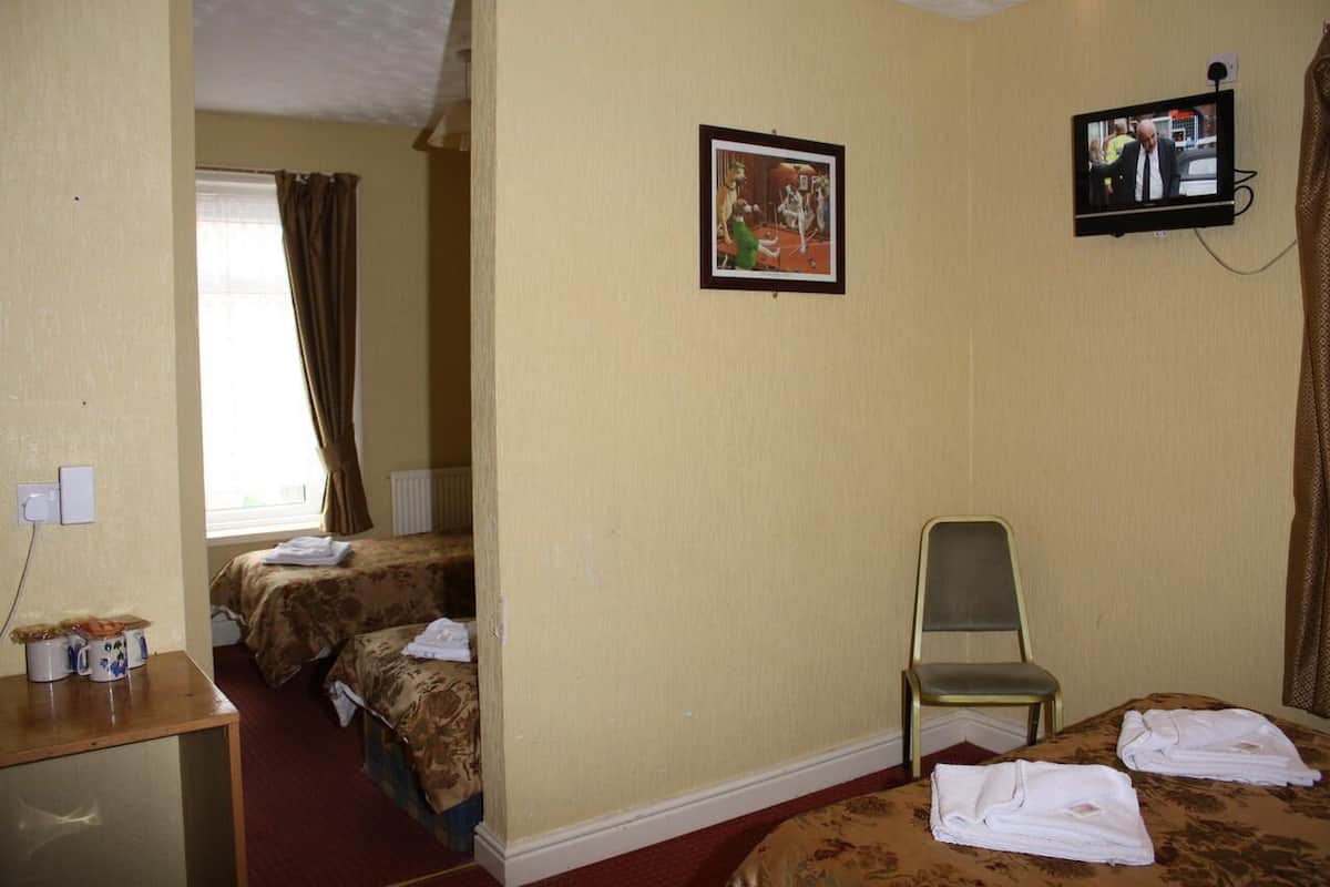 Quadruple Room | Individually decorated, individually furnished, free WiFi, bed sheets