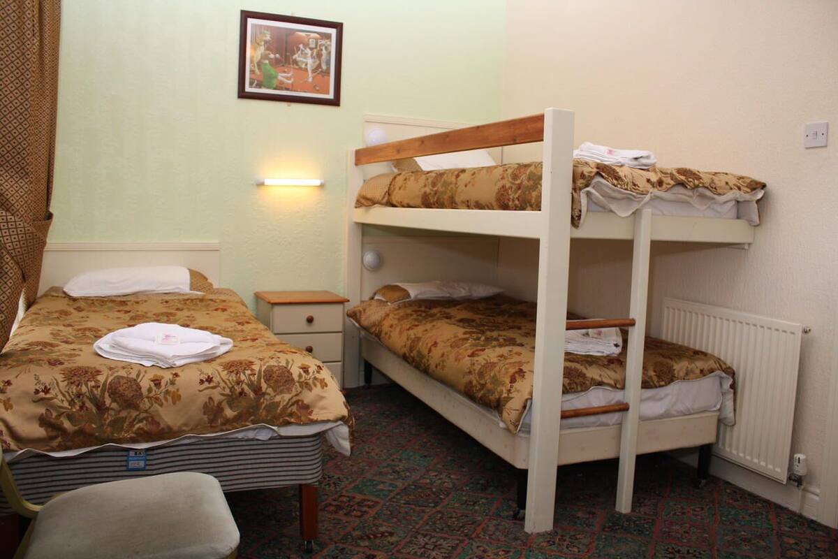 Triple Room | Individually decorated, individually furnished, free WiFi, bed sheets