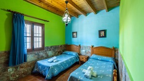 6 bedrooms, iron/ironing board, travel cot, WiFi - Poniente Almáchar by Ruralidays (Málaga)