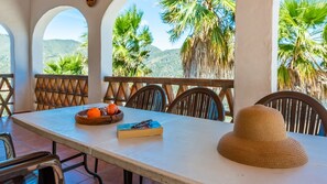 Outdoor dining - Poniente Almáchar by Ruralidays (Málaga)