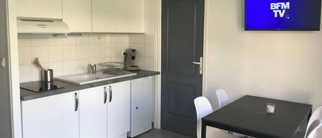 Microwave, coffee/tea maker, cookware/dishes/utensils