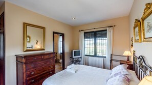 7 bedrooms, iron/ironing board, travel cot, WiFi