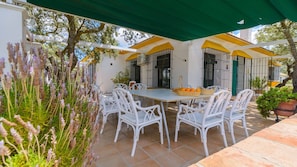 Outdoor dining - Casa Rural Maireno Archidona by Ruralidays (Málaga)