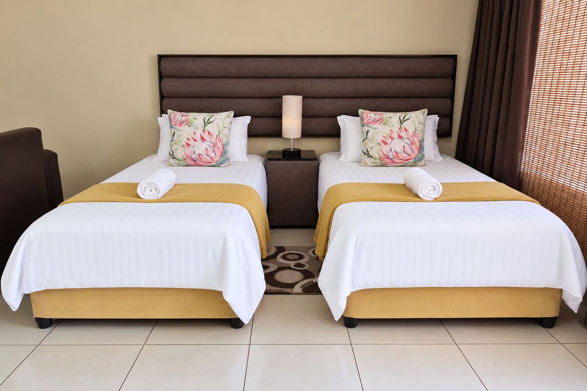 Habitación estándar con 1 cama matrimonial o 2 individuales, baño en la habitación | Wifi gratis y ropa de cama
