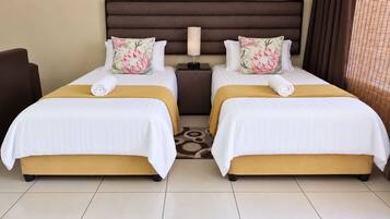 Quarto casal ou duplo standard, suíte | Wi-Fi de cortesia, roupa de cama