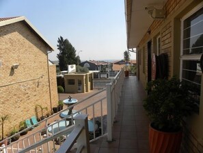 Courtyard view - Croydon hotel (Kempton Park)