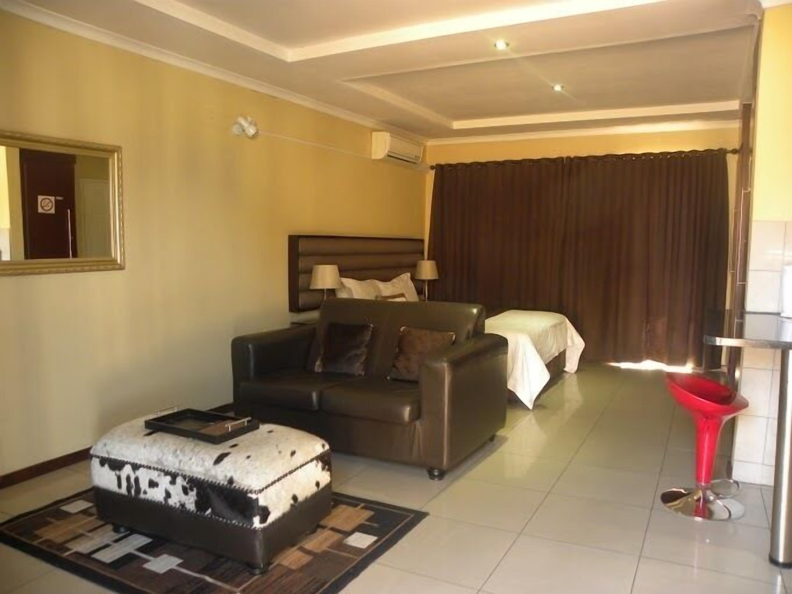 standard studio, 1 king bed | free cots/infant beds, free wifi, bed sheets