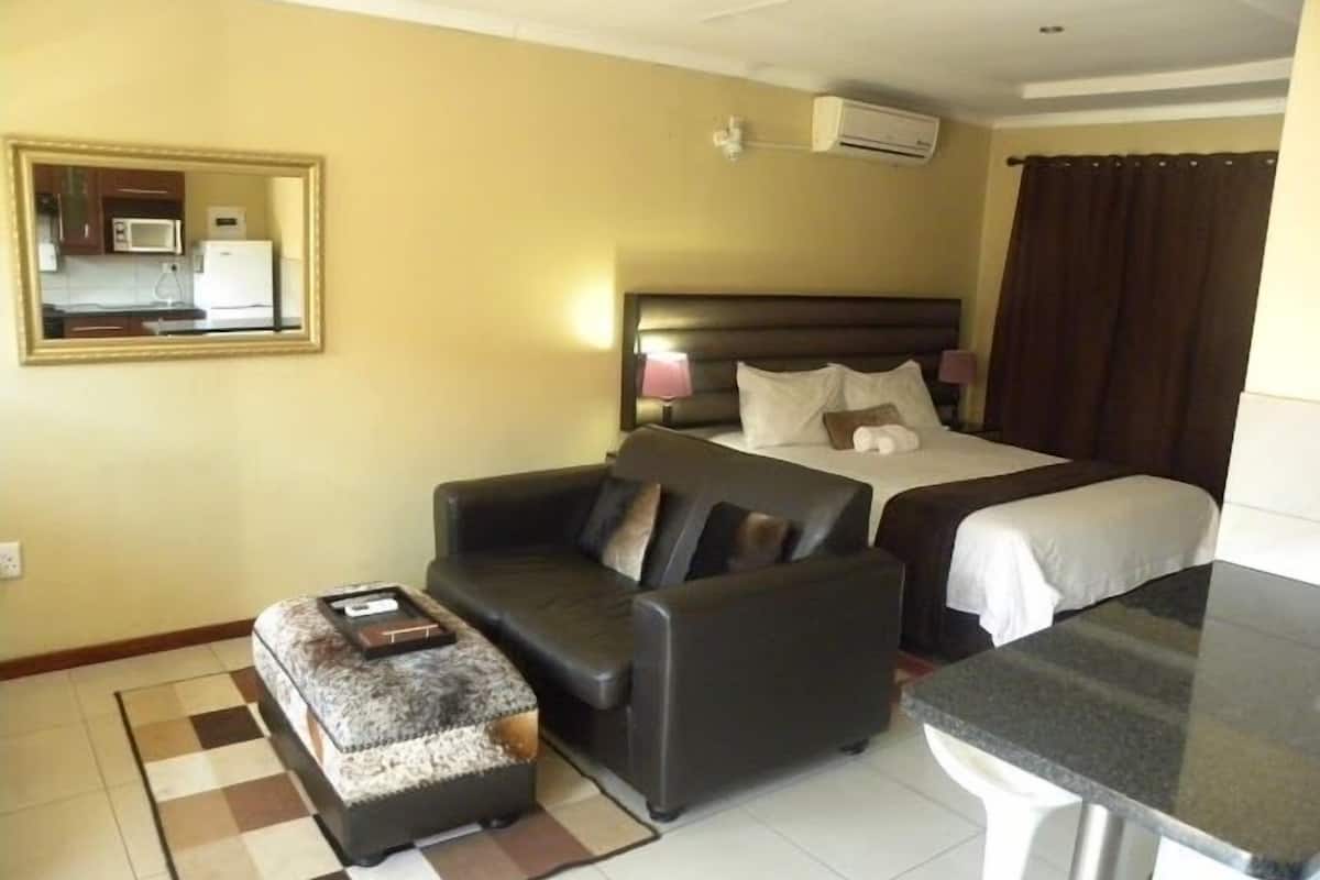 family studio, multiple beds | free cots/infant beds, free wifi, bed sheets