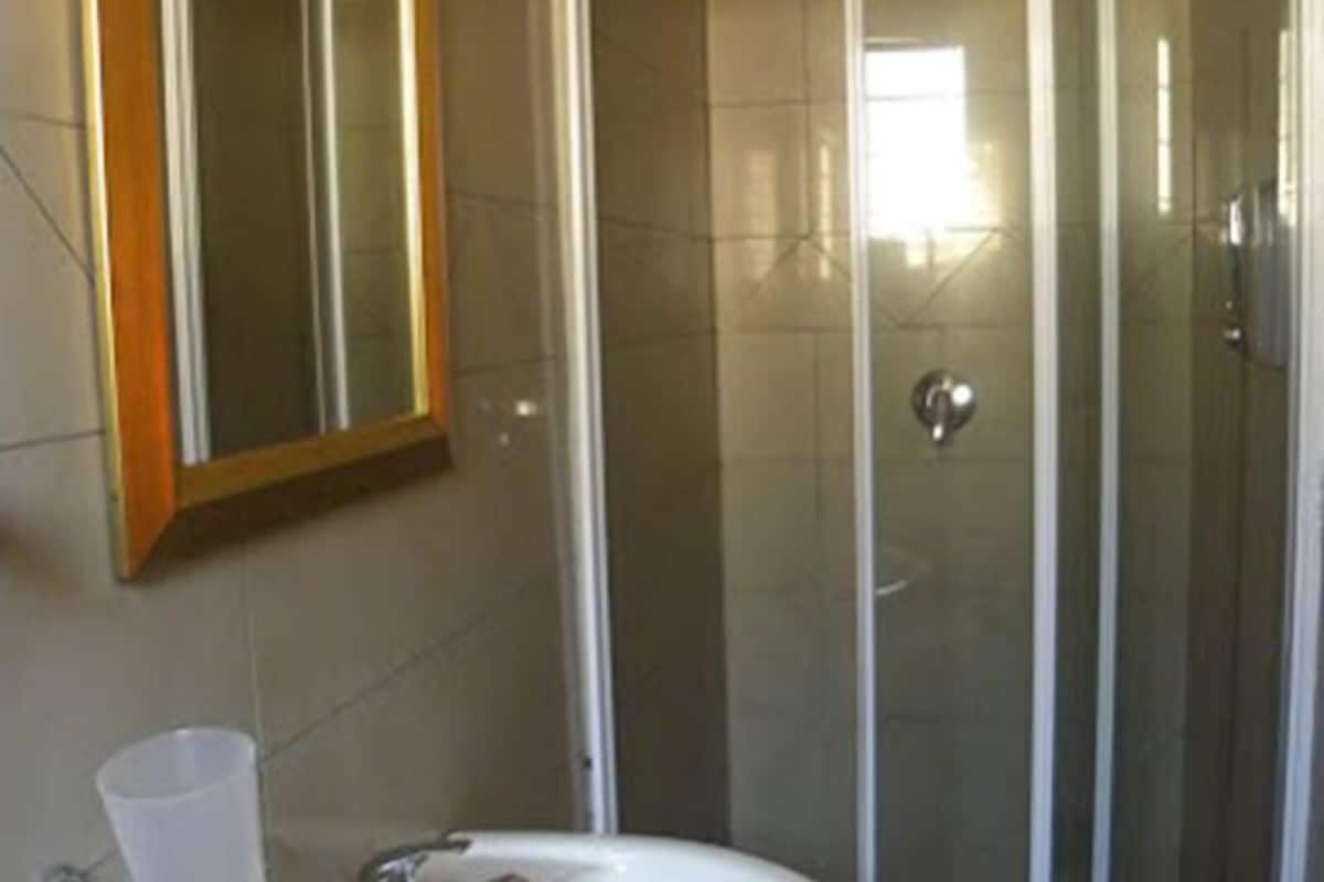 shower, rainfall showerhead, free toiletries, hair dryer