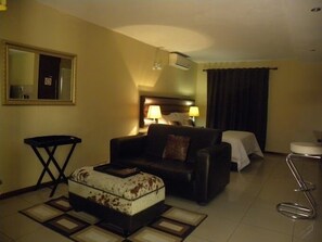 Family Studio, Multiple Beds | Free cots/infant beds, free WiFi, bed sheets - Croydon hotel (Kempton Park)