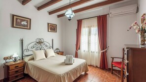 3 عدّة غرف نوم وسرير سفر وواي فاي