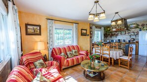 TV, fireplace, DVD player, stereo - Villa Cereza Antequera - La Higuera by Ruralidays (Málaga)