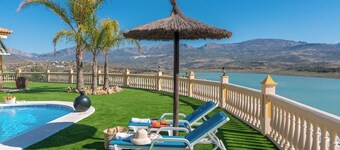 Cortijo Angela Viñuela by Ruralidays