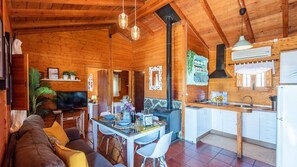 TV, fireplace - Hornillos Alozaina by Ruralidays (Málaga)